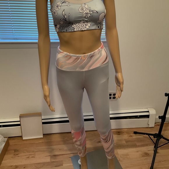 Yoga Pants - Picture 3 of 6